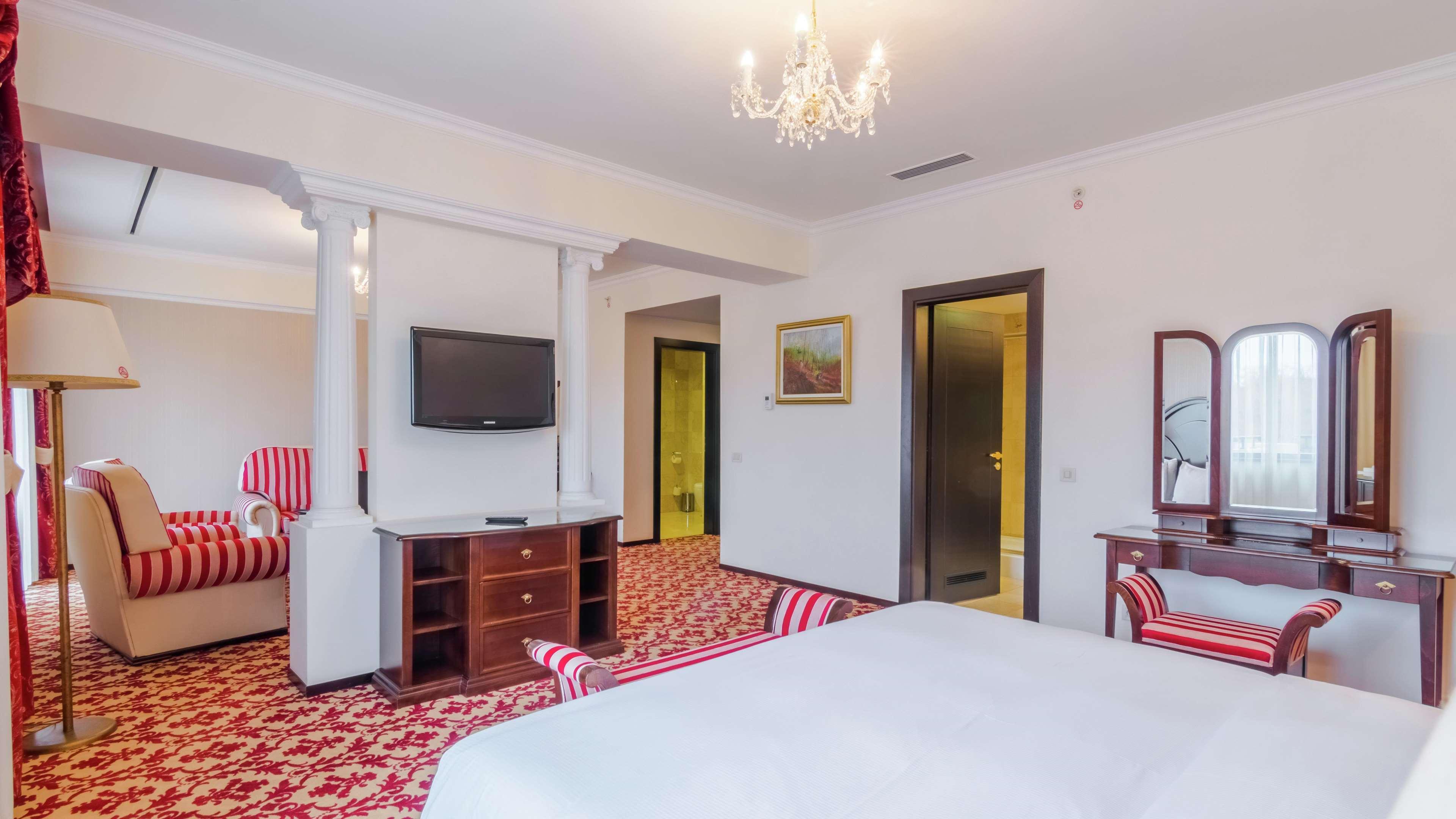 Отель Hilton Сибиу Экстерьер фото