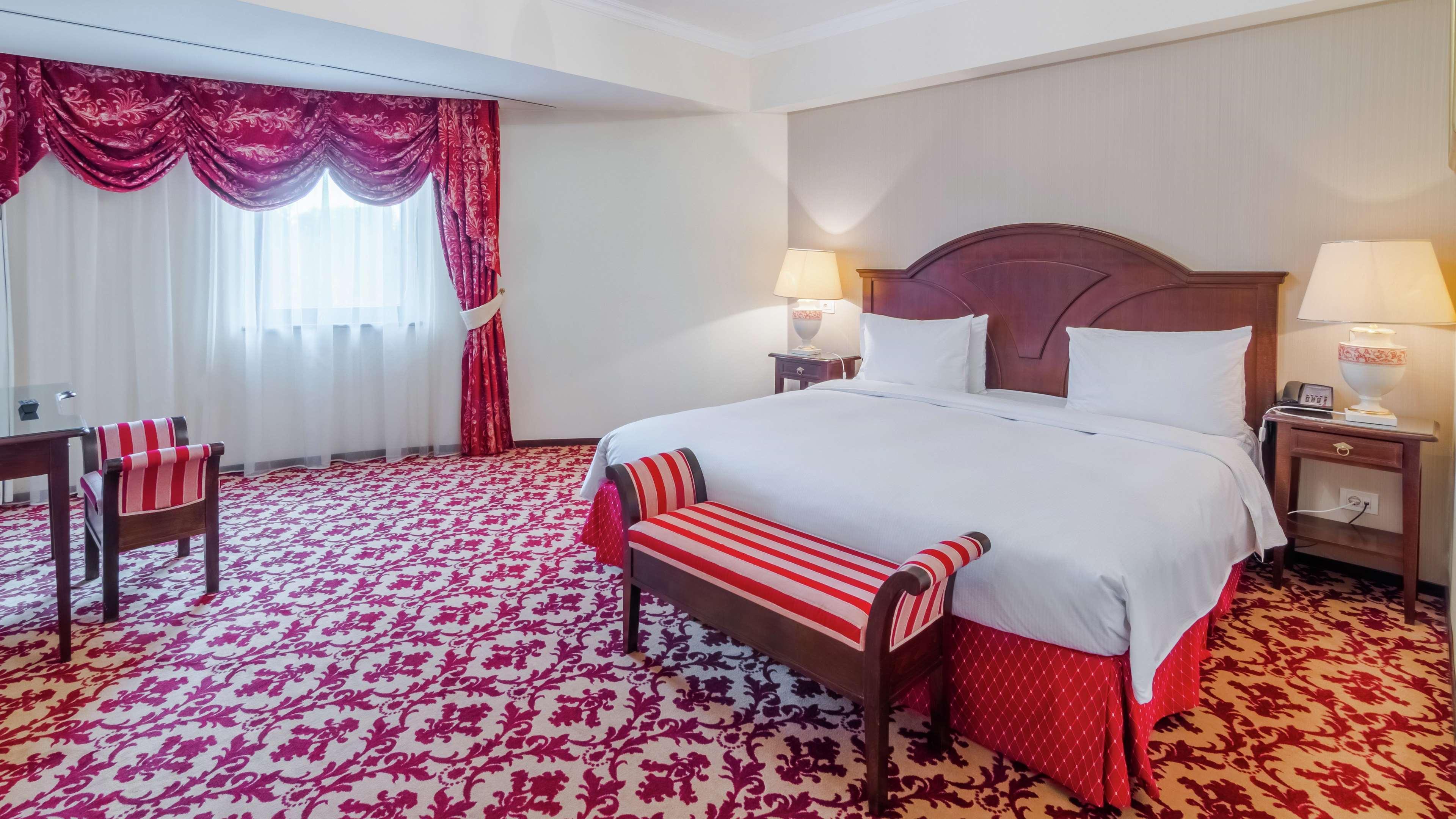 Отель Hilton Сибиу Экстерьер фото