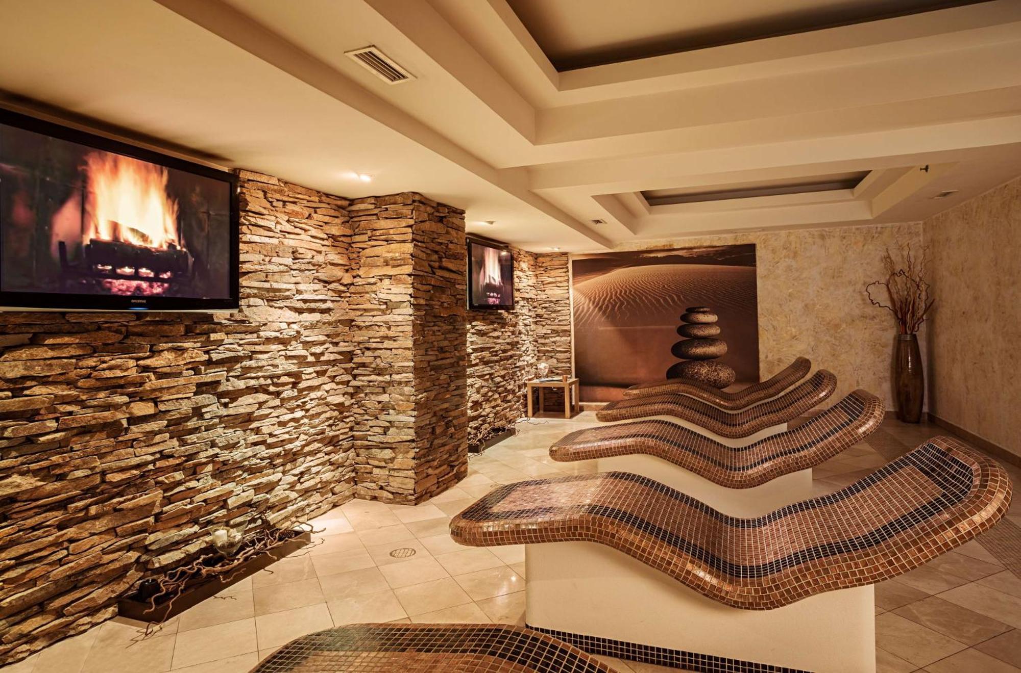 Отель Hilton Сибиу Экстерьер фото