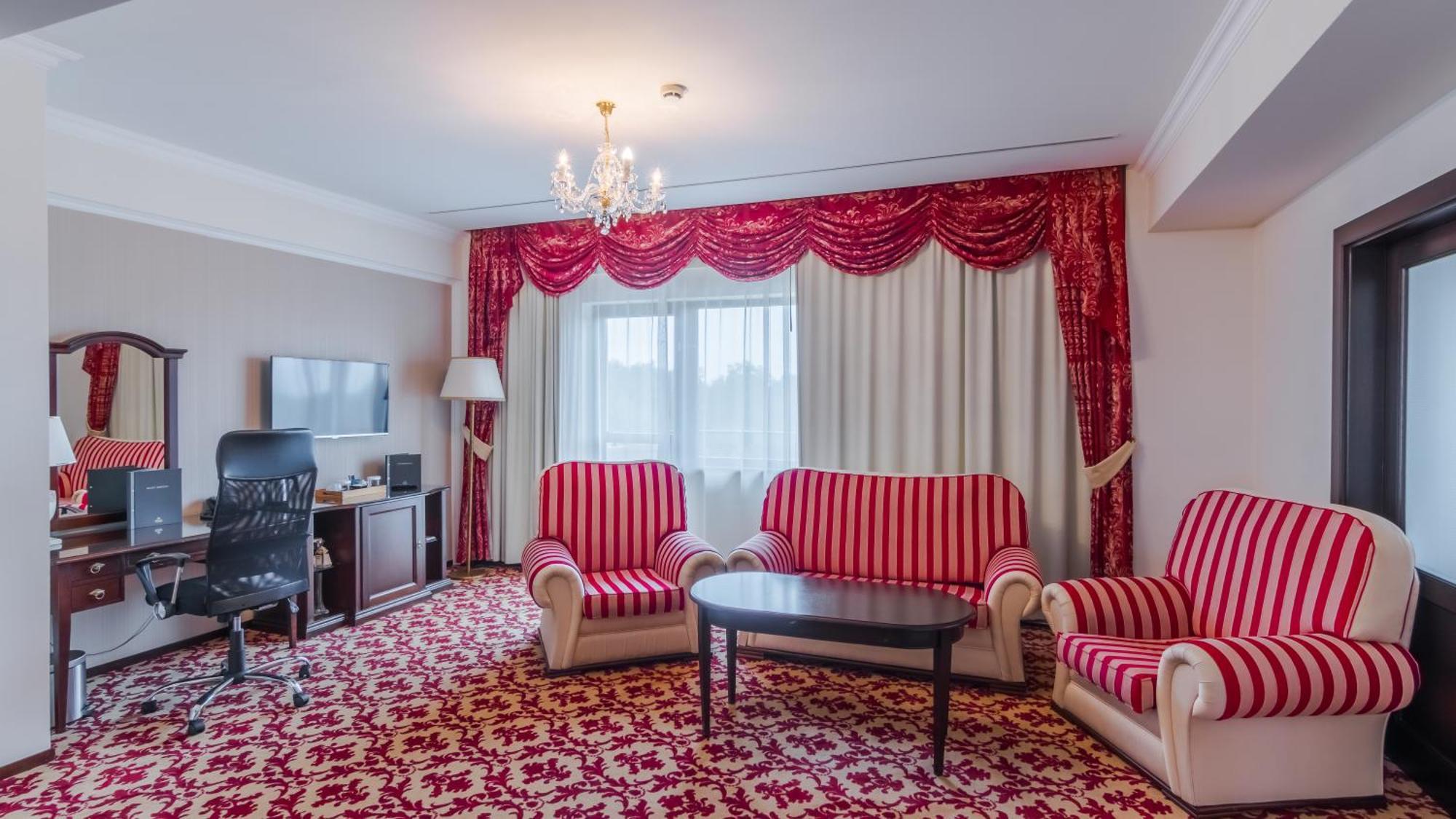 Отель Hilton Сибиу Экстерьер фото