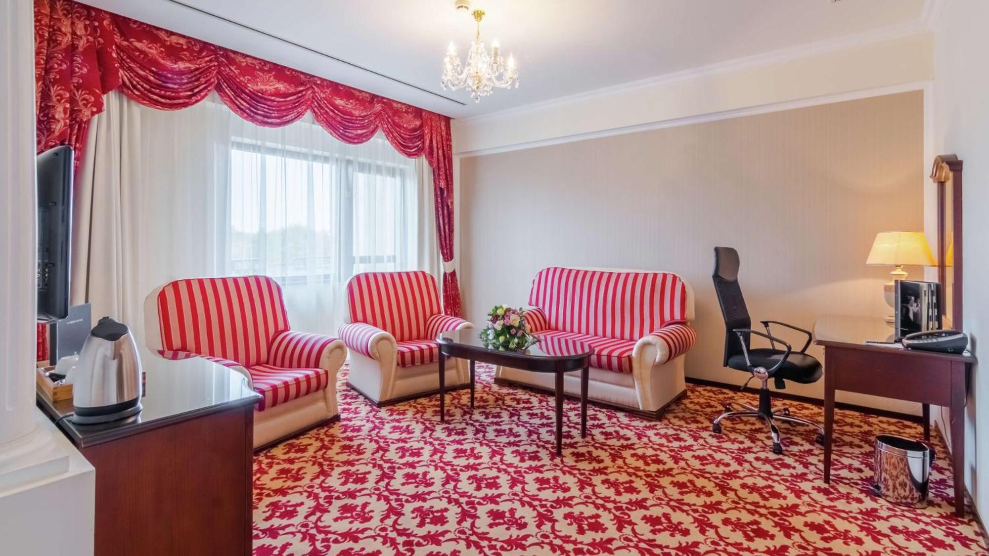 Отель Hilton Сибиу Экстерьер фото