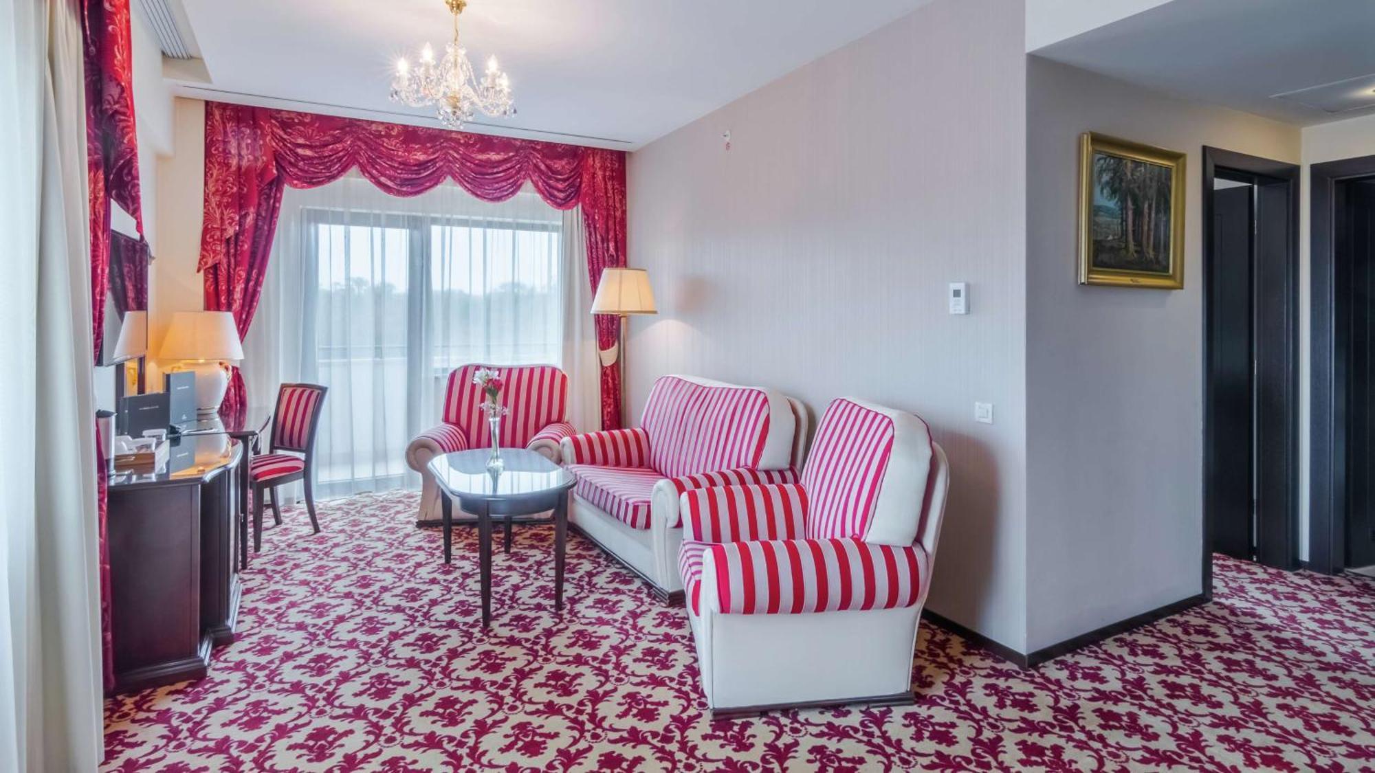 Отель Hilton Сибиу Экстерьер фото