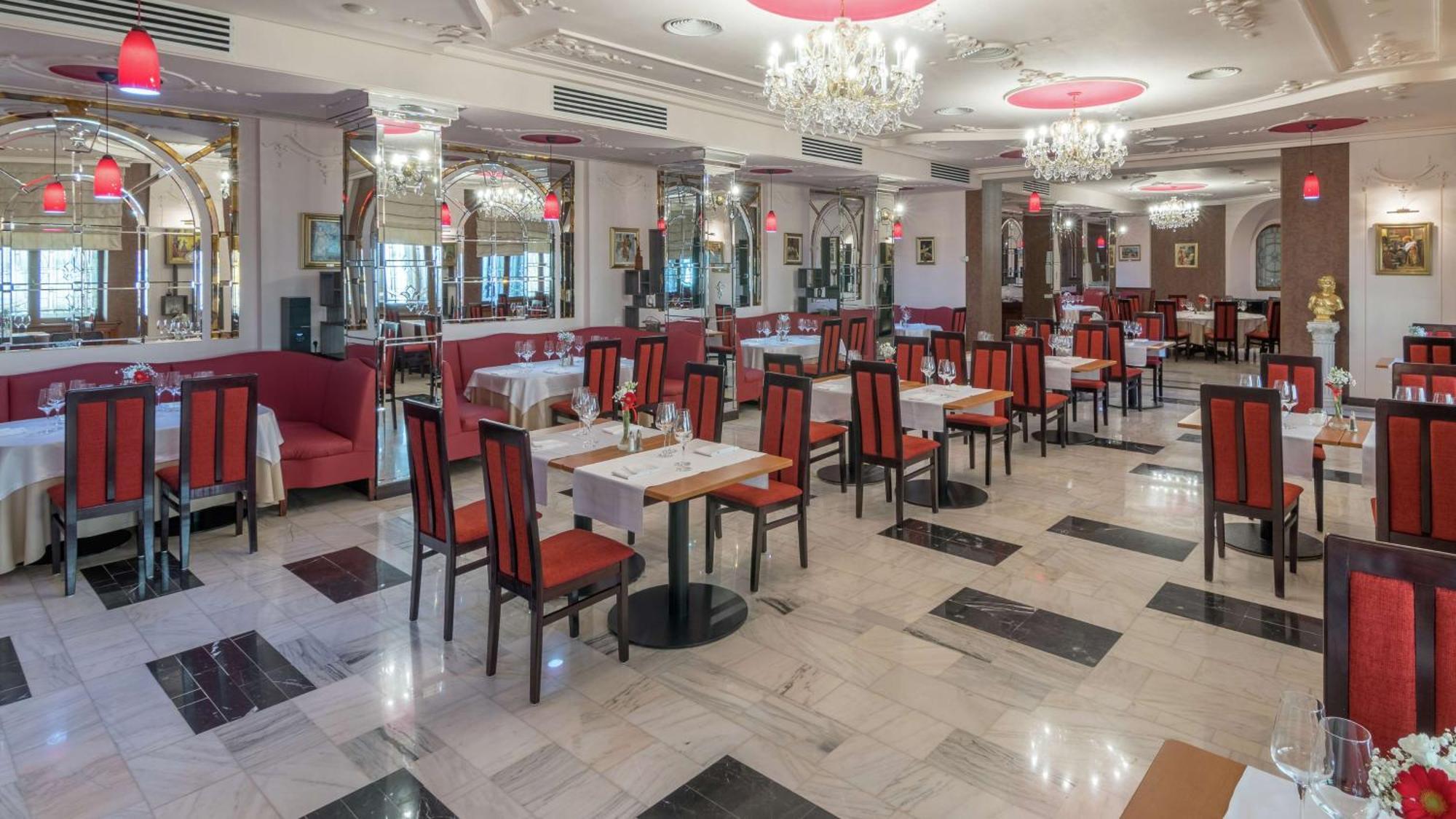 Отель Hilton Сибиу Экстерьер фото